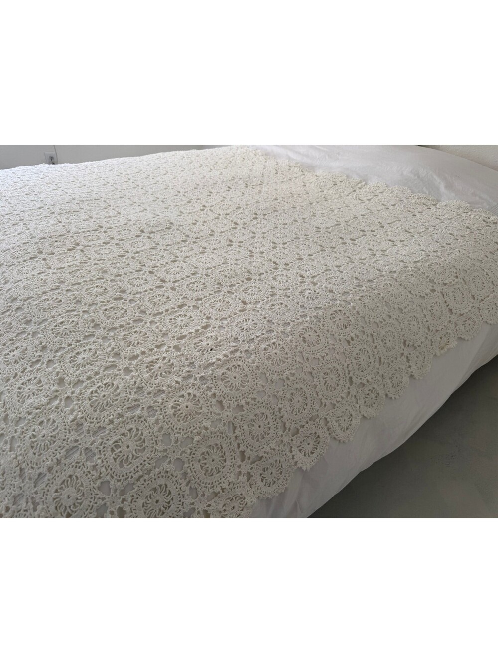 Vintage Hand Crocheted White/Cream Lace Bedspread/Coverlet